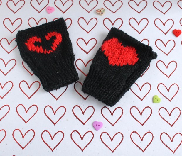 Valentine's day Don't Starve mitten pattern