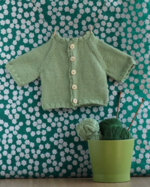 Free baby cardigan knitting pattern for St. Patrick's Day: design by GamerCrafting