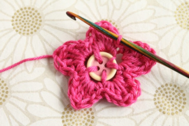 Button center flower crochet tutorial with GamerCrafting