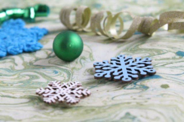 I am a holiday elf: the confessional on GamerCrafting (img of crocheted snowflakes, ribbon, and christmas ornaments on a green background)