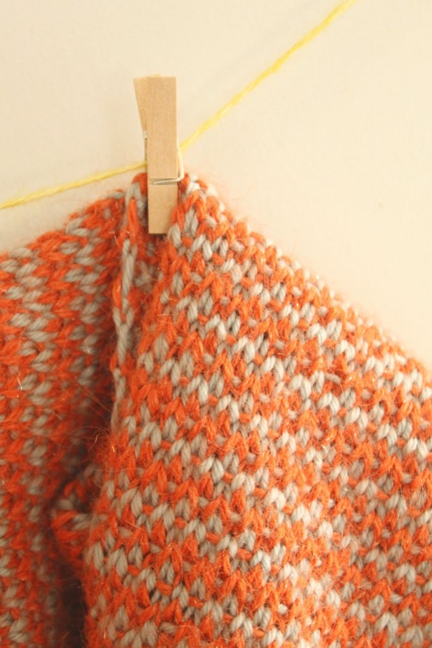 Free Pumpkin Juice weave stitch cowl pattern and tutorial at GamerCrafting.com