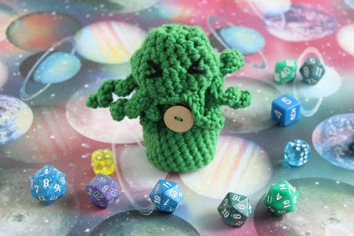 Free Cthulhu dice bag crochet pattern at Gamercrafting.com